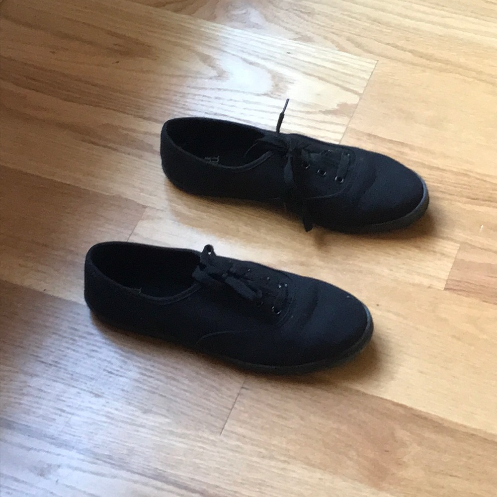 BRAND NEW black shoes